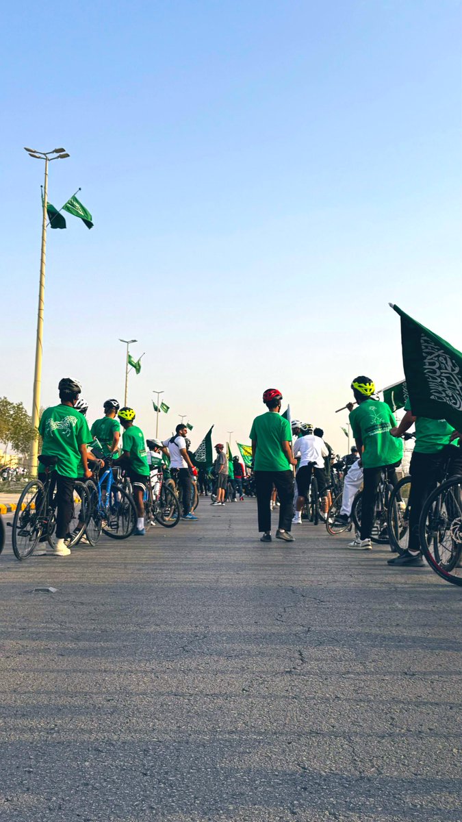 كرمت إدارة الشؤون الثقافية بوزارة الحرس الوطني مساء اليوم “جمعية #دراجتي”، وذلك ضمن فعاليات #اليوم_الوطني، تقديرًا لمشاركتها الفاعلة وجهودها المتميزة في تعزيز ثقافة ركوب الدراجة ونشر الوعي الصحي في المجتمع. وقد تسلّم درع التكريم نيابة عن الجمعية الكابتن عثمان عبدالعزيز الفهيد.