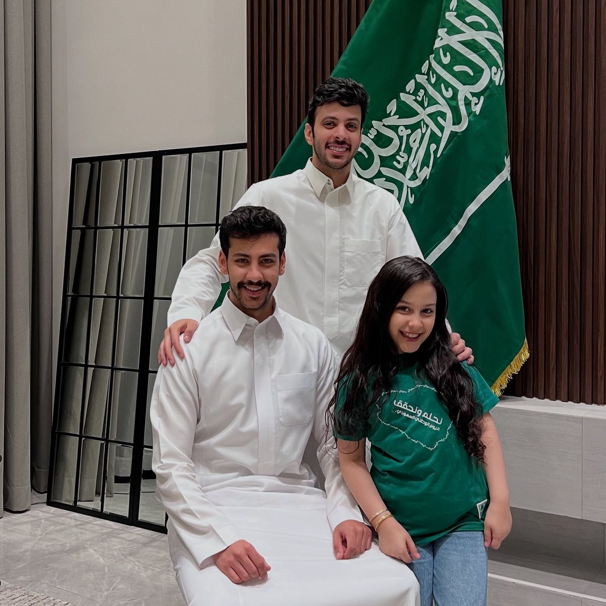 عيدي يادار اخو نوره على مذهب ومله 
دونك اللي تورد أخصامك على حوض المنايا 

من النّعم العظيمة أنك وطني.. وموطني.. وفخري.
#اليوم_الوطني_السعودي_95 💚🇸🇦