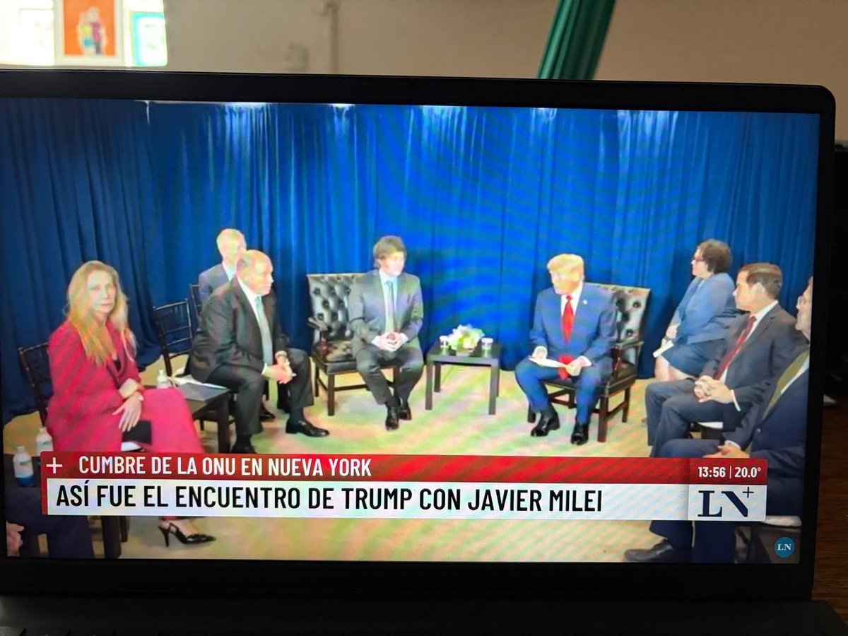 La imagen de un nuevo pacto Roca-Runciman, en una nueva "década infame". Resulta conmovedor ver a los representantes de la oligarquía argentina entregarse con fruición a los imperios en declive y regalar un país por migajas. En los años 30' por lo menos había un interés