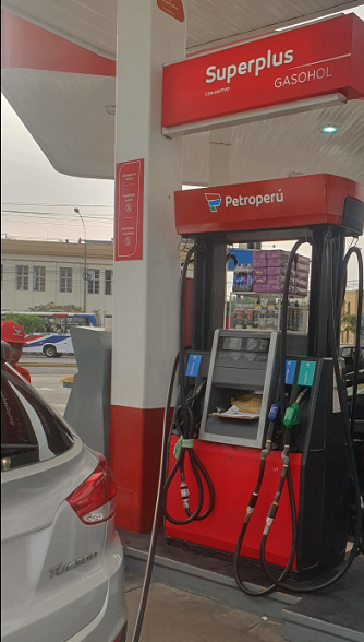 Petroperú bajó precios de combustibles hasta en S/ 0,24 por galón excepto residuales y GLP opecu.org.pe/opecu-petroper… Gasoholes-gasolinas Reg.-Prem. reducen entre S/0,20 y S/0,22/Gl inc. imptos, diésel uso vehic S/0,24/Gl y diésel Ind S/0,04/Gl-REPSOL aún no publica bajas 12:09 pm