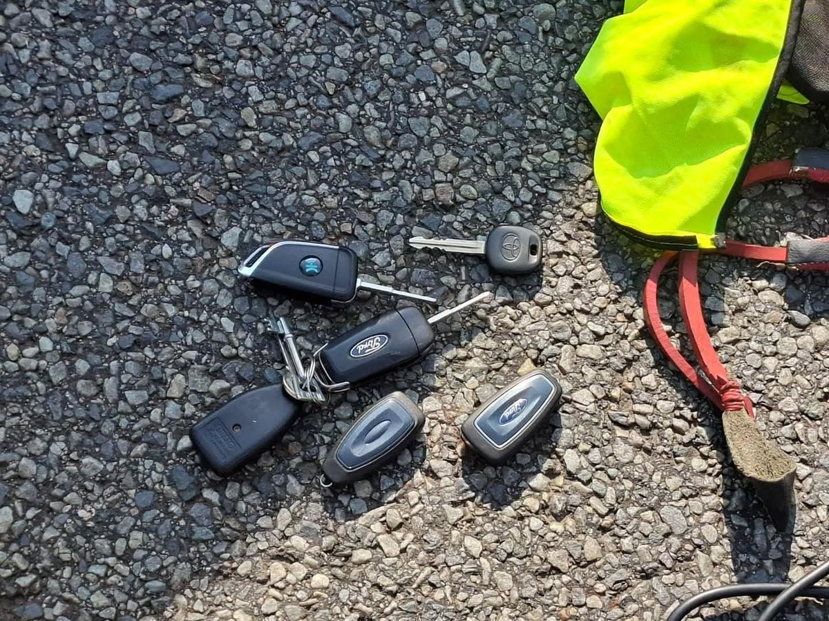 A grey Haval Jolion that has been hunting Toyota Corolla Cross cars across Gauteng has been stopped. After stealing a white Corolla Cross outside Kempton Park Court, suspects dumped it and were caught. Three suspects, including a woman, were arrested. Police seized the Haval