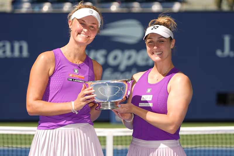 MatchPointCAN's tweet image. 🚨FEATURE INTERVIEW🚨
Fresh off her second #USOpen title in doubles, Erin Routliffe returns to the podcast!
@McIntyreTennis chats with two-time GS champ about another title in New York, love for doubles, goals for the rest of 2025 and much more
🎙️⤵️
bit.ly/3I9ZXRy