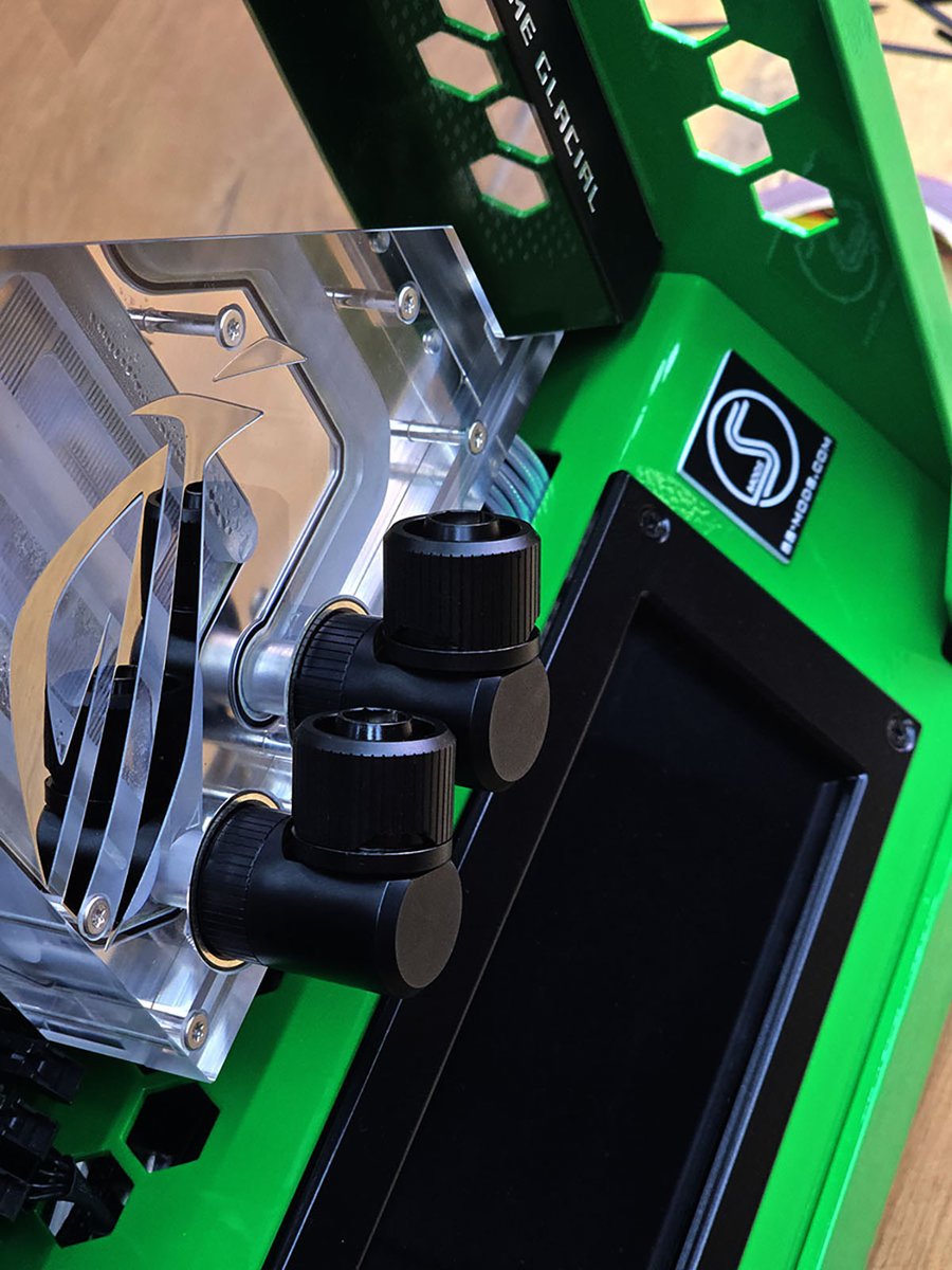 neSSaSSPCmods's tweet image. Green Beast - Scratch PC build 

Asus ROG Z690 Extreme GLACIAL
Asus THOR 850 Platinum II
Asus RX 5700xt
Intel i7 12700k
Patriot Viper XTREME 5 MPower DDR5
Patriot Viper PV592 2Tb
EK-LMTek all liquid cooling 

Comming soon

@ASUS @ASUS_ROG @EKbyLMTEK @intel @IntelGaming @CableMod
