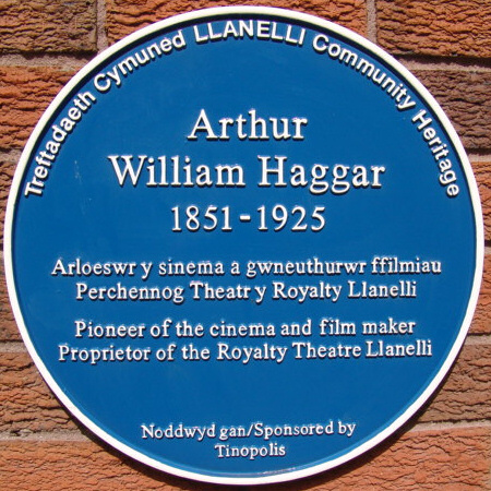 RealPreCinema's tweet image. Haggar’s melodramas were truncated versions of plays (derived from the performances of his own family-seen below) such as 'Two Orphans' (1902), 'The Sign of the Cross' (1904), and 'The Dumb Man of Manchester' (1908).

His films also included cinema tricks, ala #Méliès.

William
