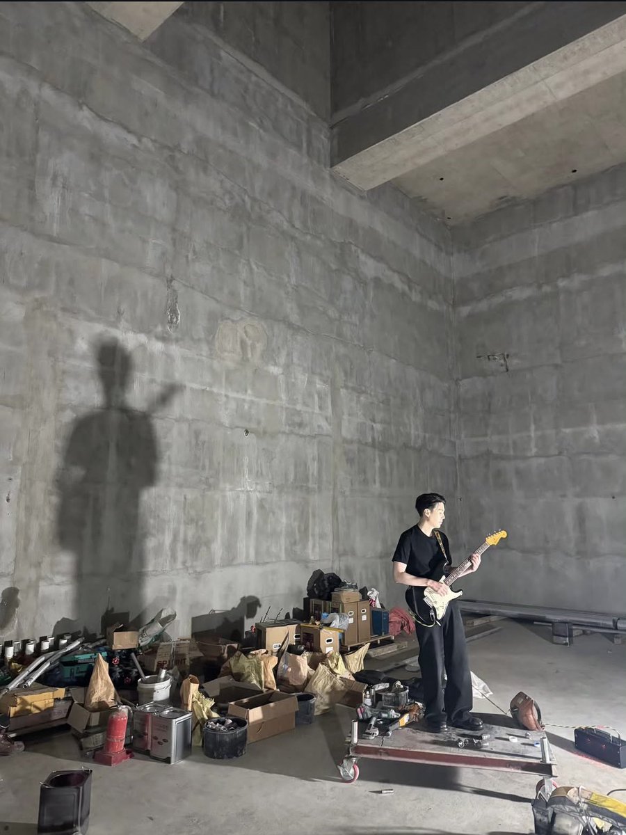 僕は本当にできることが
これしかありません。

音楽とBTSを除いたら
29歳のミン・ユンギを見てみた時

実はすごく
取るに足らない人間なので

だからずっと
この仕事を
続けていきたいんです。

BY.SUGA

 #SUGA #슈가 #방탄소년단슈가 
 #BTSSUGA #シュガ #AgustD