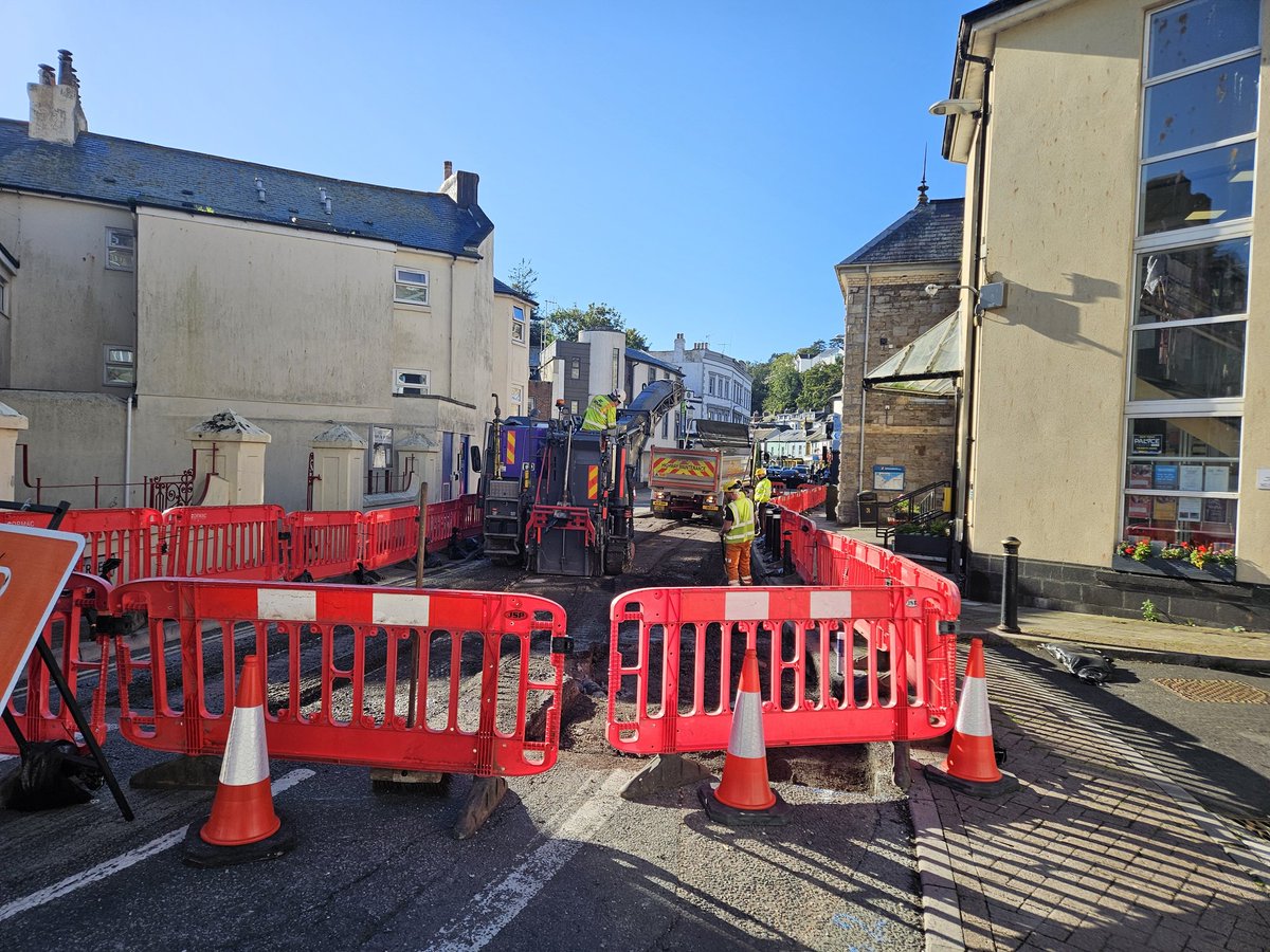 Major work to Market St Brixham is underway. At this moment, rerouted traffic flow seems to be working, but long queues waiting for buses outside Town Hall