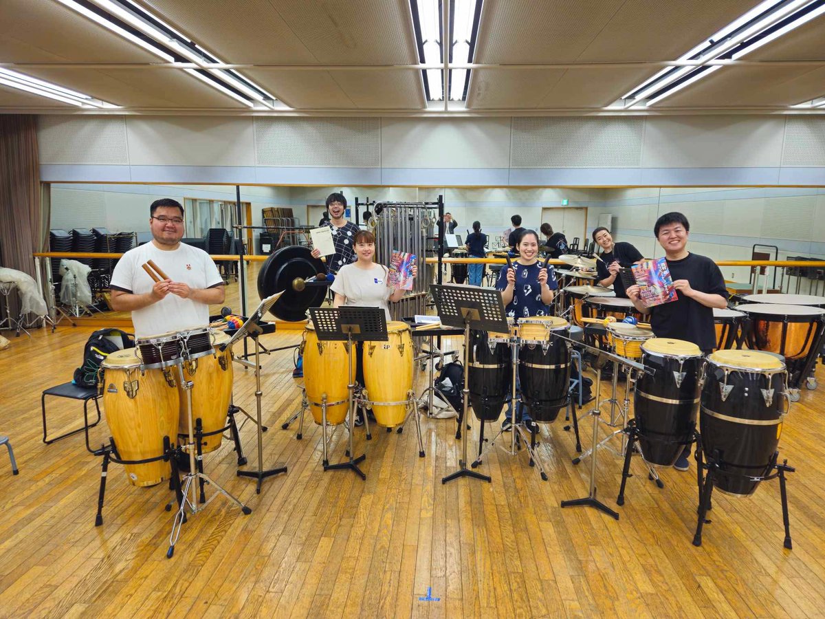 明日は西村朗トリビュート・コンサート！
尊敬する先輩方と一挙にお会いできる嬉しさ、個性溢れる音色に掻き立てられながら演奏しております。まさかケチャを演奏する機会がいただけるなんて🥹
チケットは完売しているそうです。あー本番が楽しみすぎる…！
#東京オペラシティ #西村朗 #ケチャ