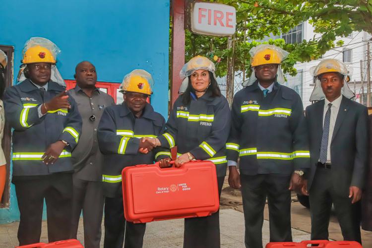 🔥Rotary Club of Ikoyi, has donated essential safety gear and a new borehole to the Federal Fire Service in Ikoyi , including bunker gear, SCBAs, PPE, and a dedicated water source to improve fire response in Lagos.
#rotaryclubofikoyi
#rotary 
#rotaryshowcase