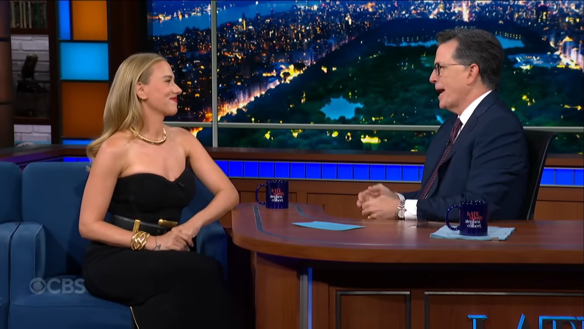 Scarlett Johansson Argentina on X: "Scarlett Johansson anoche en Late Show with Stephen Colbert! https://t.co/cARX7HQEwx https://t.co/aWYDojV8Cb" / X