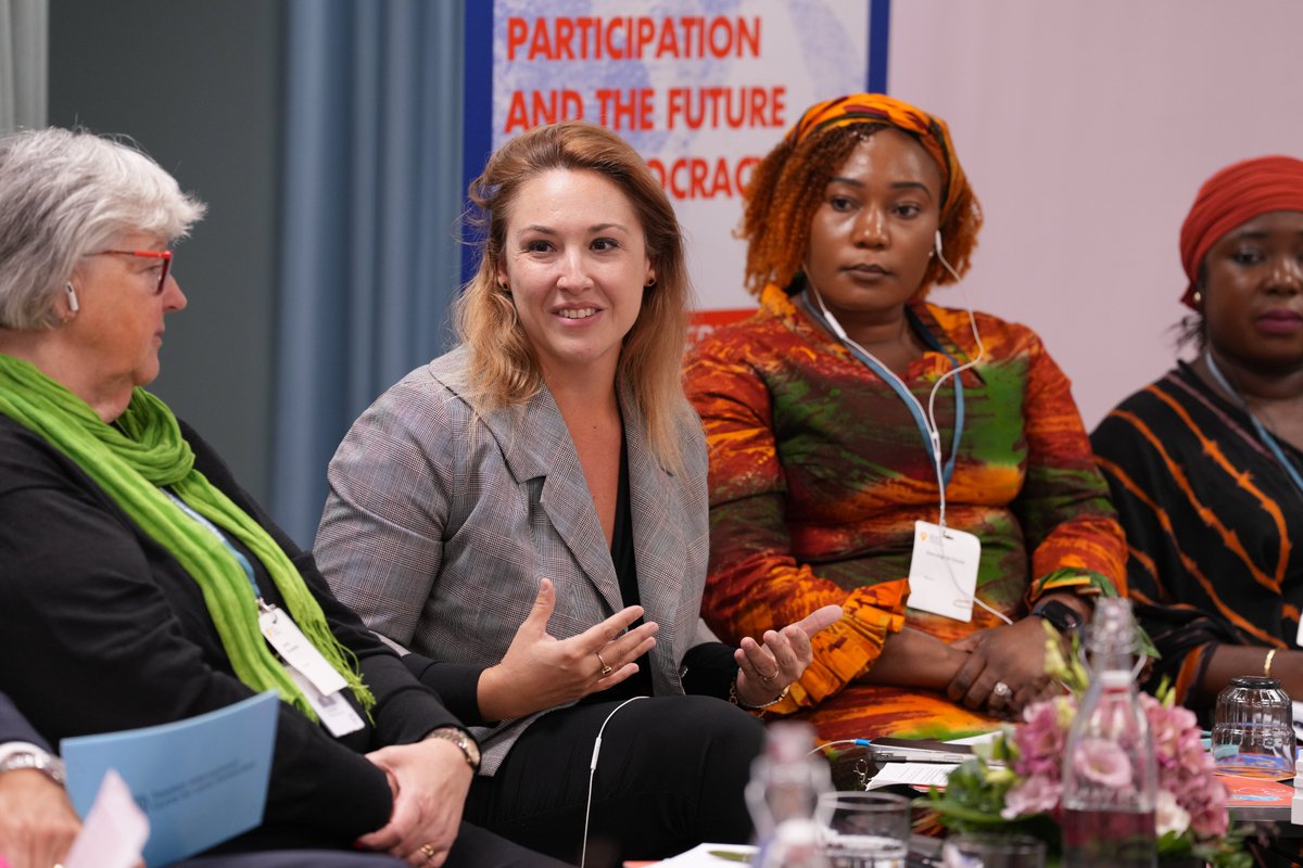 uclg_org's tweet photo. 💜#PouvoirPourEgalité

« Avoir des femmes au pouvoir est essentiel, mais il est aussi crucial qu’elles portent des politiques féministes, soutenues par les hommes »

@Helenebidard, adjointe à la Maire en charge de l'égalité femmes-hommes, jeunesse et l'éducation populaire, @Paris https://t.co/tmaKyvCq5b