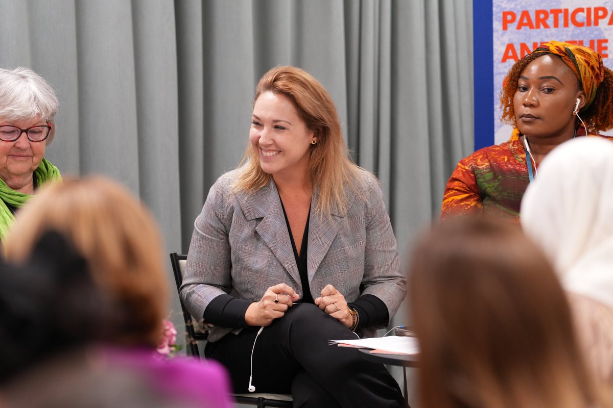 uclg_org's tweet photo. 💜#PouvoirPourEgalité

« Avoir des femmes au pouvoir est essentiel, mais il est aussi crucial qu’elles portent des politiques féministes, soutenues par les hommes »

@Helenebidard, adjointe à la Maire en charge de l'égalité femmes-hommes, jeunesse et l'éducation populaire, @Paris https://t.co/tmaKyvCq5b