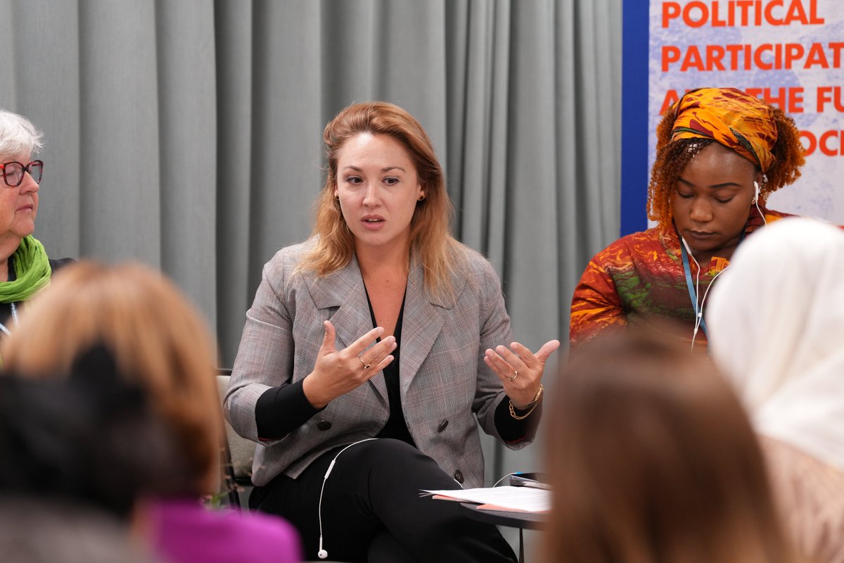 uclg_org's tweet photo. 💜#PouvoirPourEgalité

« Avoir des femmes au pouvoir est essentiel, mais il est aussi crucial qu’elles portent des politiques féministes, soutenues par les hommes »

@Helenebidard, adjointe à la Maire en charge de l'égalité femmes-hommes, jeunesse et l'éducation populaire, @Paris https://t.co/tmaKyvCq5b