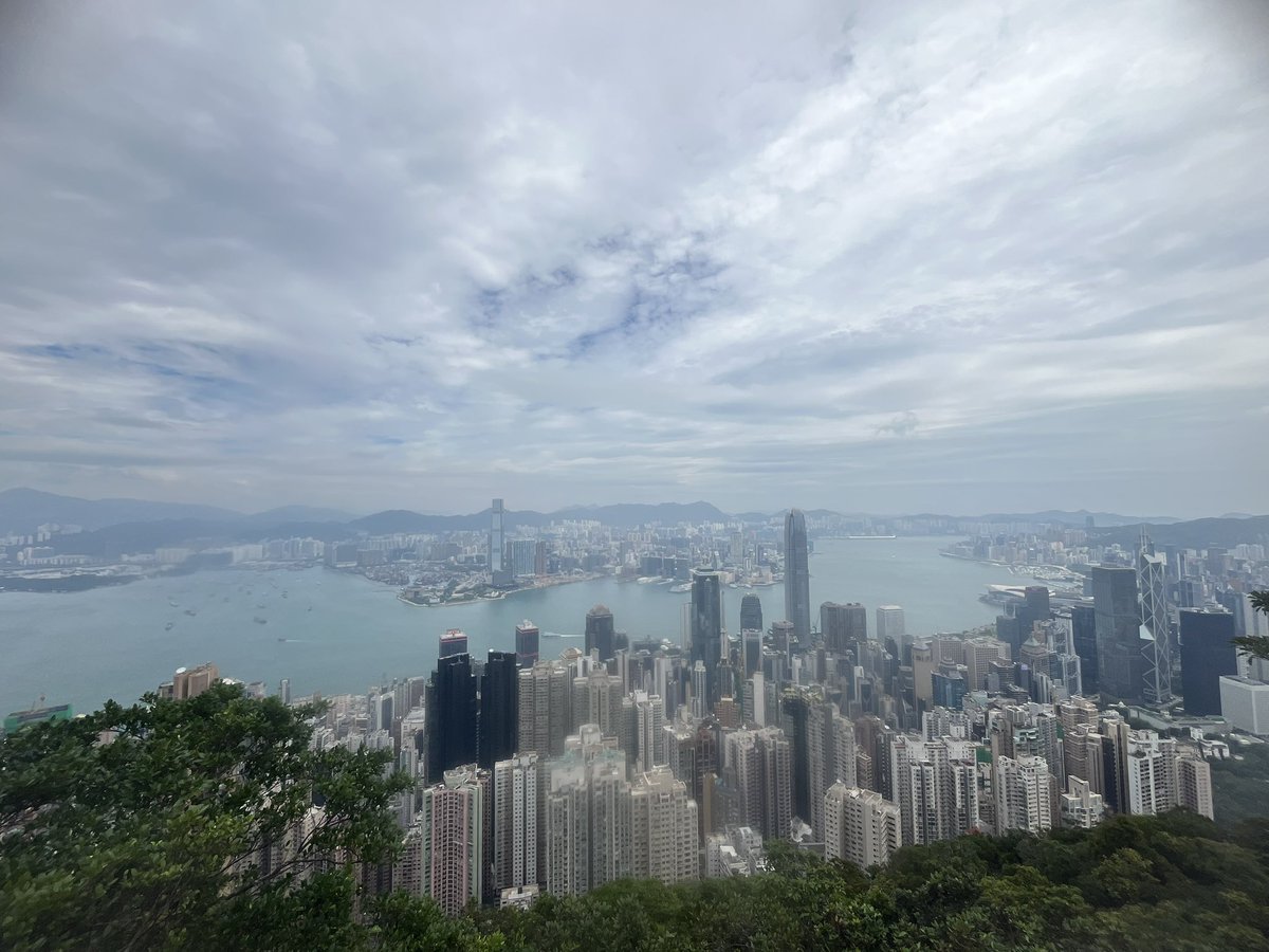 soniaviv's tweet photo. @iamkennethchan Our view from the Peak today around midday https://t.co/vRzAEmNkGH