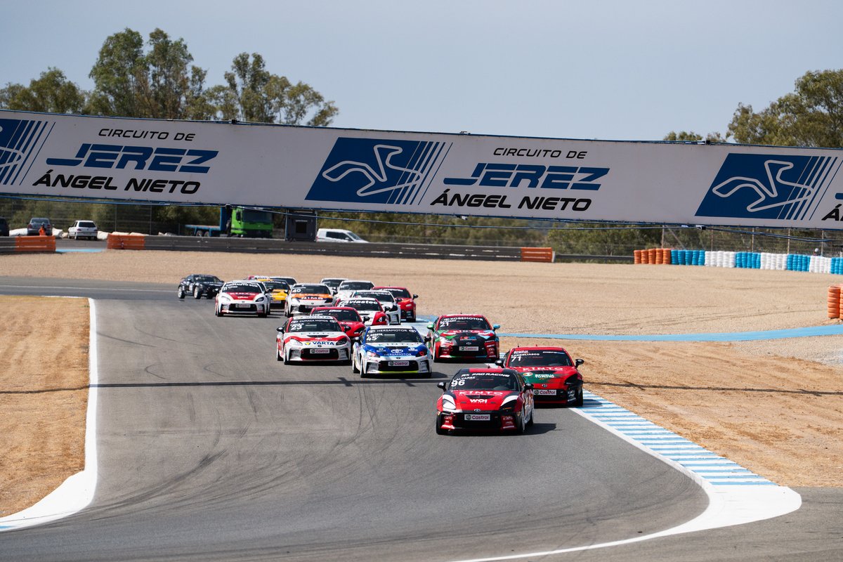 RacingWeekend23's tweet image. 🎉 El NAPA Racing Weekend arrasa en el @circuitodejerez con más de 18.000 aficionados. 

📝 No te pierdas los detalles: cutt.ly/JrNdHLsw