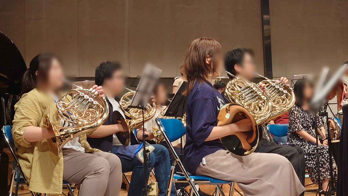 【#セレン吹 練習レポート✍🏻】

昨日は第7回演奏会に向けてのゲネプロ回でした💙

📸ゲネプロの様子を少しだけ公開！
舞台上は熱気たっぷり、集中して取り込んでいる様子が伺えます！本番が楽しみで仕方ありません🔥

11/1(土)は八王子いちょうホールで皆さまのご来場を団員一同お待ちしています🎷🥁📯