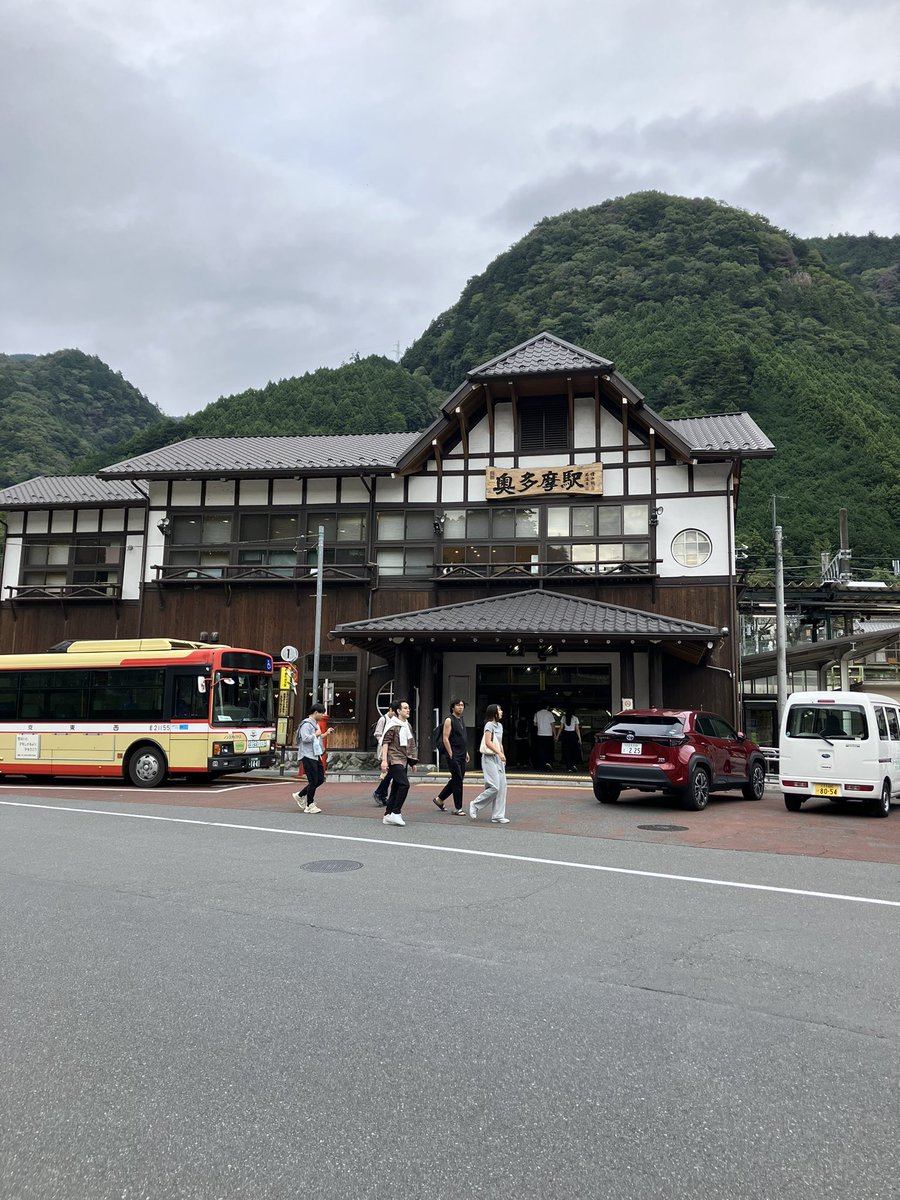 ogumagu's tweet image. 新しいホイールってマジとても良い。直前安定性が高くてダウンヒル中も狙ったラインをビシッと走れる。

これってホイールバランスのお話なんだろうか？実に心地良い。

そして今日は高尾→奥多摩の1way輪行ライド。ゴール地点でビールが飲める喜び〜😍🍺

#NOVATEC