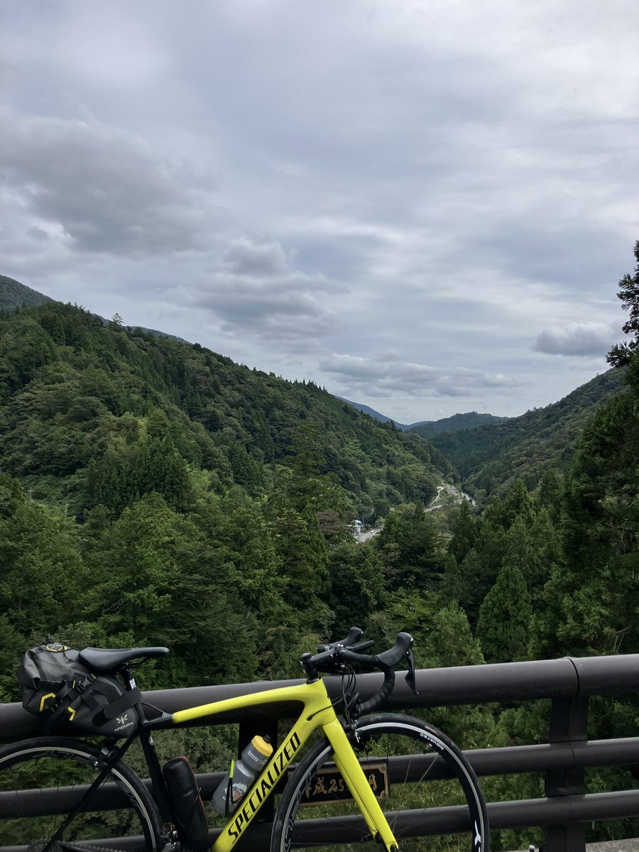 ogumagu's tweet image. 新しいホイールってマジとても良い。直前安定性が高くてダウンヒル中も狙ったラインをビシッと走れる。

これってホイールバランスのお話なんだろうか？実に心地良い。

そして今日は高尾→奥多摩の1way輪行ライド。ゴール地点でビールが飲める喜び〜😍🍺

#NOVATEC