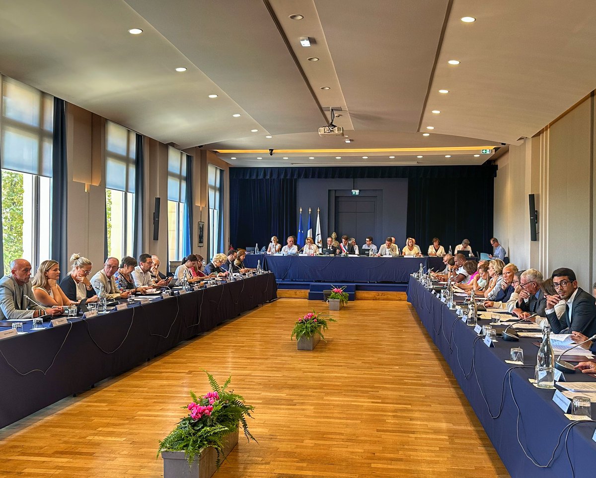 Ouverture du Conseil Municipal <a href="/villedegrasse/">Ville de Grasse</a> avec 38 délibérations à l'ordre du jour. 
Pour le suivre en direct cliquez pv.viewsurf.com/1456/Grasse