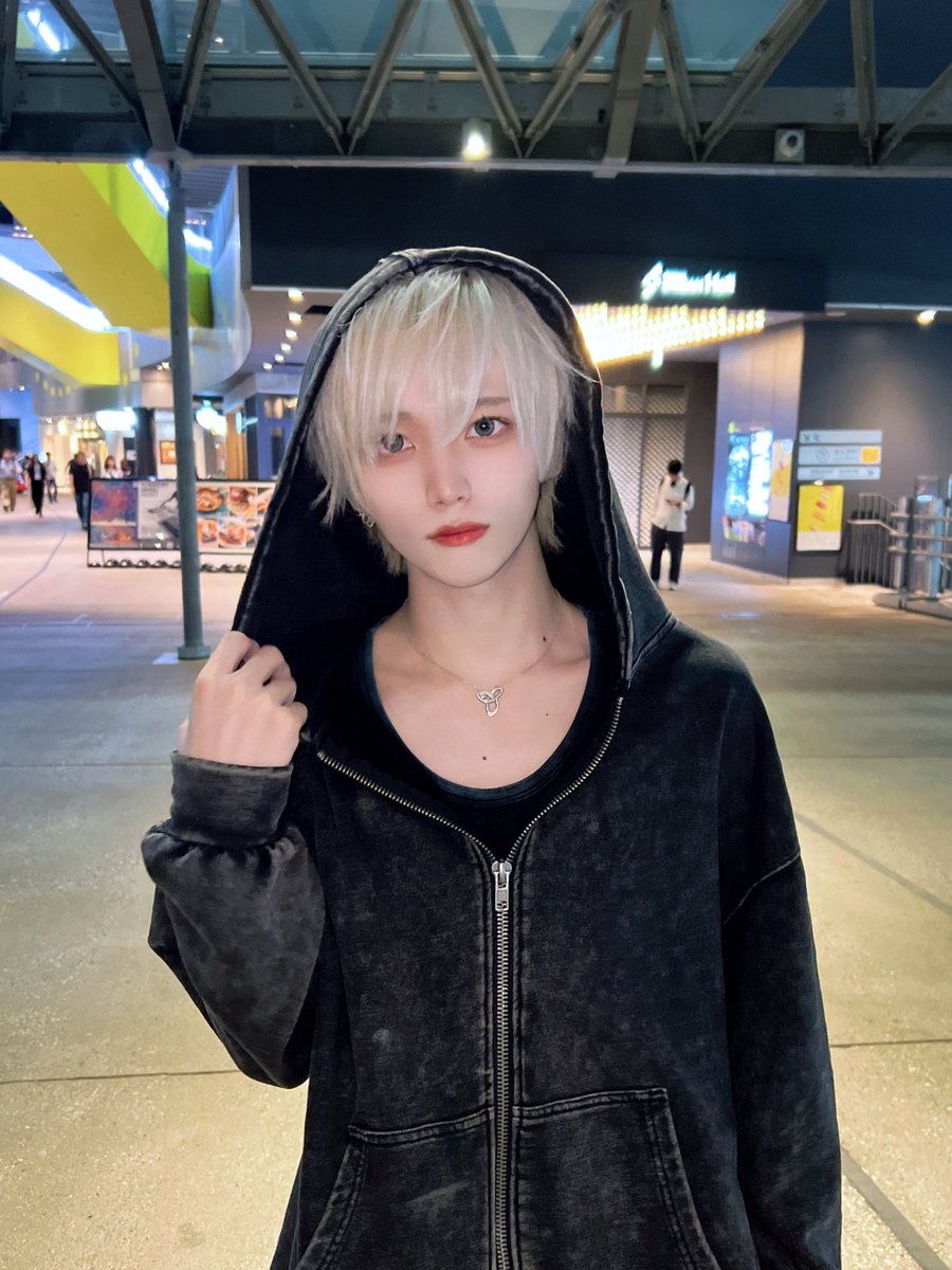 mirai_mrgr's tweet image. パーカーの季節になって神