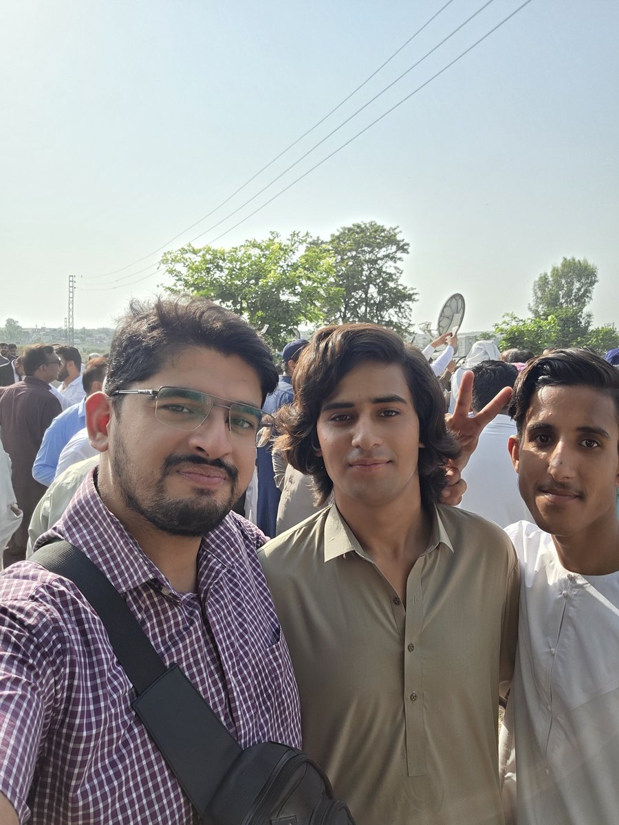 خان صاحب کے دیوانے ضیاء الدین اور ابراھیم کے ساتھ۔۔۔۔۔