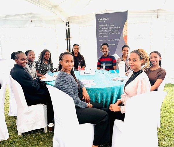 OracleAcademy's tweet image. @OracleAcademy helped empower and prepare students for the future of work at the @StrathU Career Fair and Networking Day, #Kenya. The event brought together industry leaders, employers, educators, and students for a day of learning, connection, and inspiration. Read >…