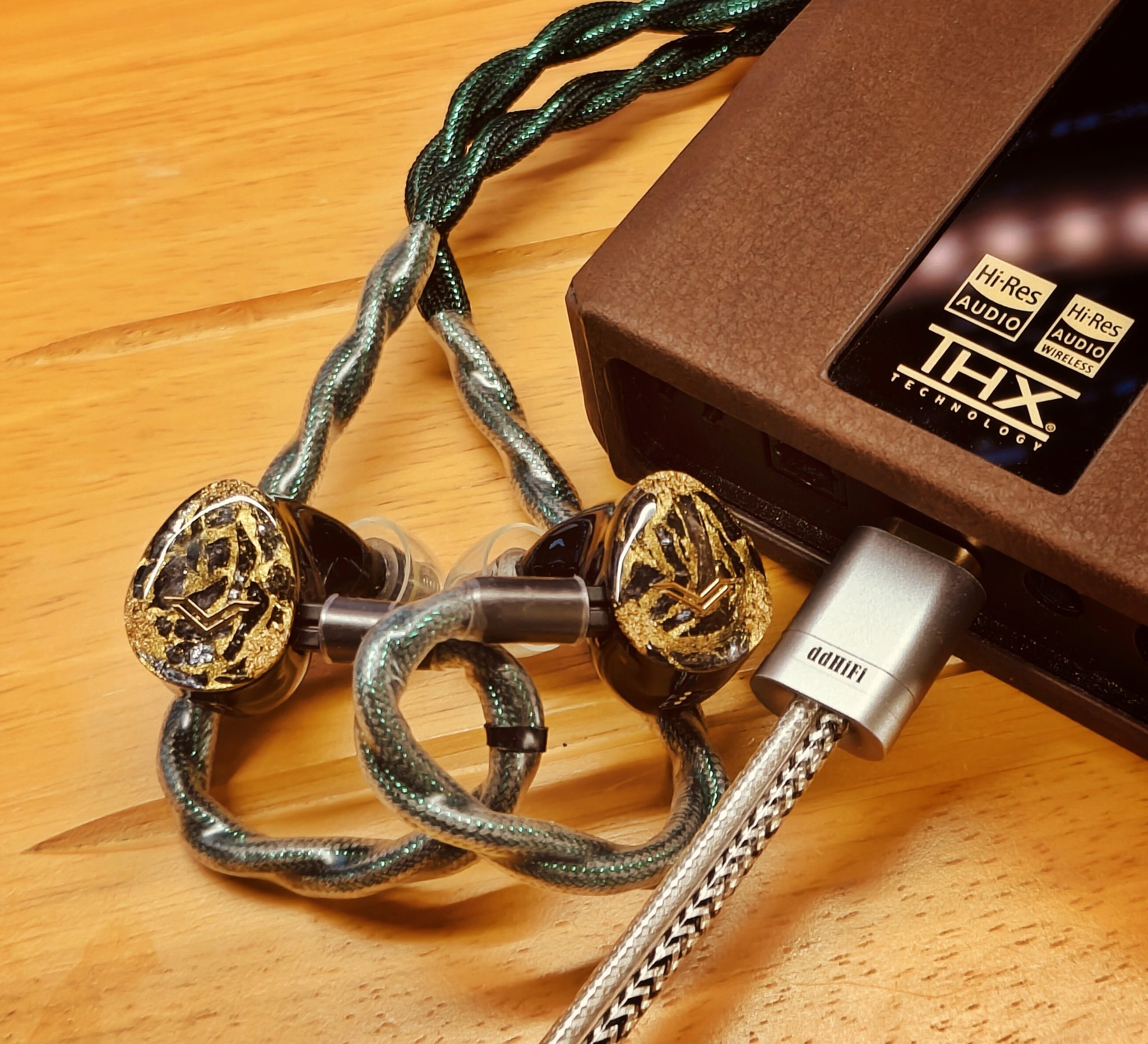 ほぼ新品 AuR Audio Aehta おまけでイヤピ多数 付属品完備 ほぼ新品 AuR Audio Aehta おまけでイヤピ多数 付属品完備