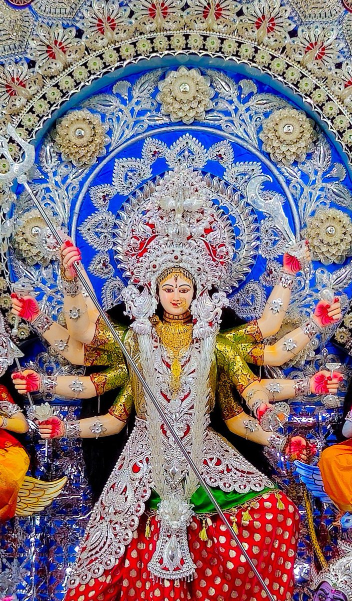 Odisha’s Durga Medhas are on a whole different level, arguably the best in India!

500 years of crafting clay idols truly shows their class. 🙌

 #DurgaPuja #Odisha