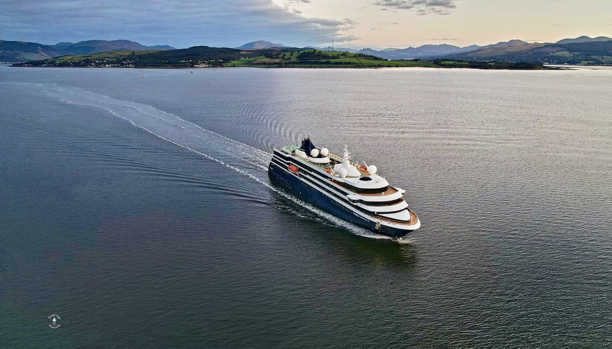 DougieCoullPix's tweet photo. Two for the price of one this morning ๐
#riverclyde #inveclyde #greenock #cruise #cruiseship #photography #maritime #shipping #worldexplorer #worldvoyager https://t.co/F8T3VI26yD