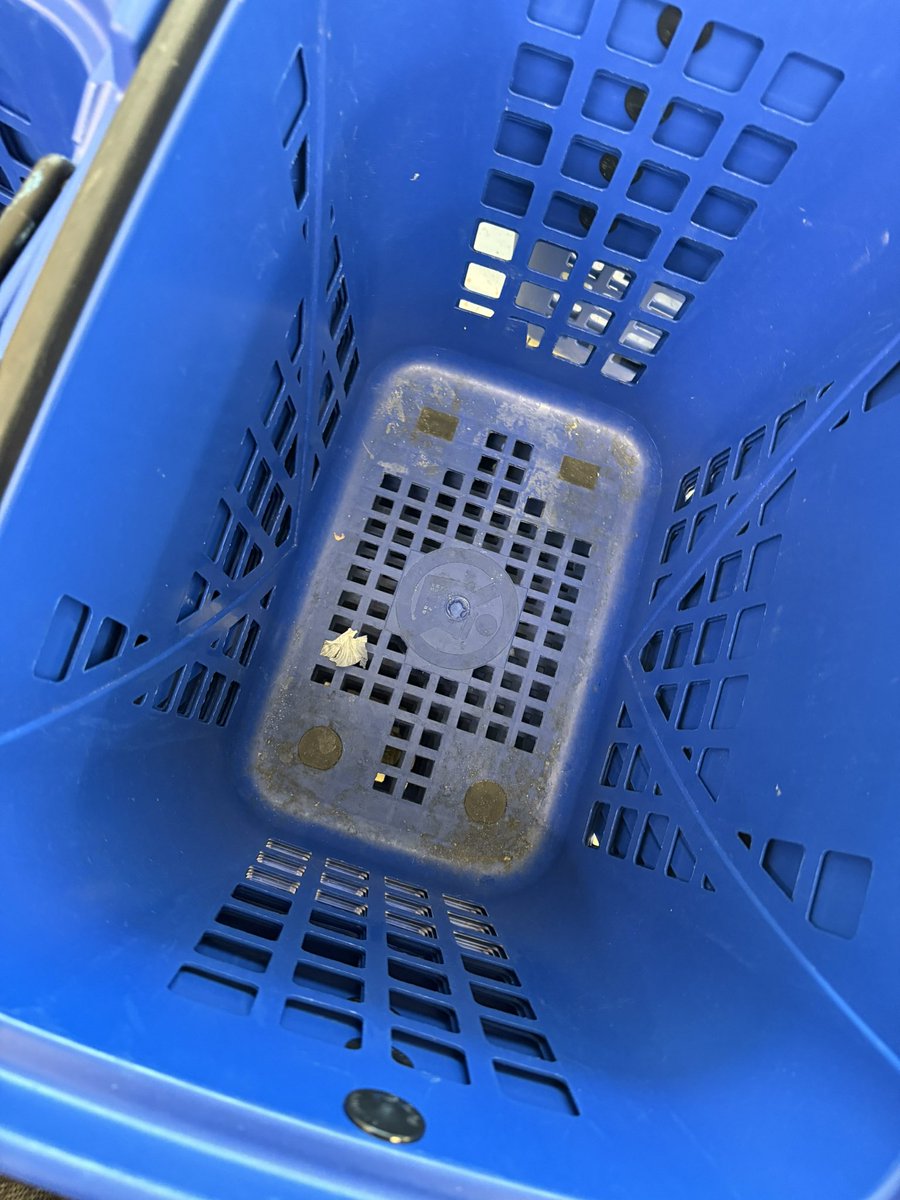 bluetide's tweet photo. @LidlGB why are your baskets always so minging? https://t.co/ofPojzPfHj