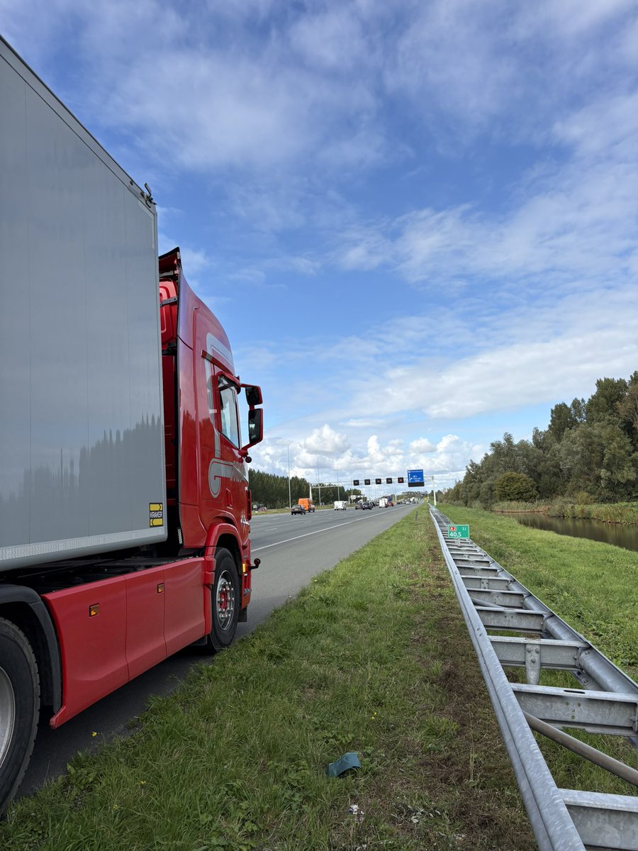 Klapband vrachtwagen op A2 richting Amsterdam
