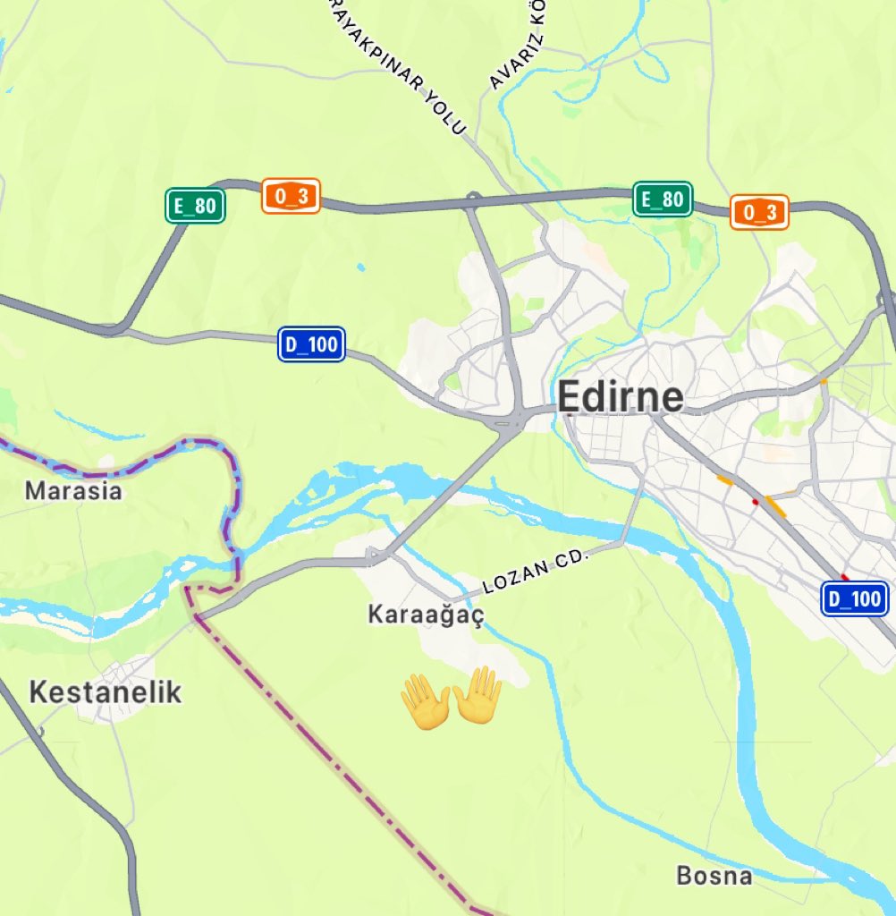aybaltaci's tweet image. Edirne’nin bir mahallesi Karaağaç.

Osmanlı döneminde küçük bir Rum köyüymüş. 

Etrafı yeşillik, dereler akıyor. Zengin Edirnelilerin kaçamak yaptıkları hoş bir yazlık bölgesiymiş. 

Bu küçük Mahalle için Lozan görüşmelerinde tam iki oturum tartışmalar devam etmiş.

TR-Yunanistan…
