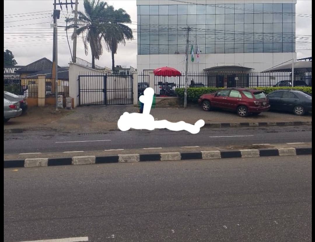 🏢 COMMERCIAL PROPERTY FOR SALE – IKEJA, LAGOS

📍 Location: Awolowo Way, Ikeja, Lagos State
📐 Land Size: 1,175sqm
📑 Title Document: Deed of Conveyance
💰 Price: ₦950,000,000 (Net – Not Negotiable)

✅ Prime location with high commercial value
✅ Suitable for corporate offices