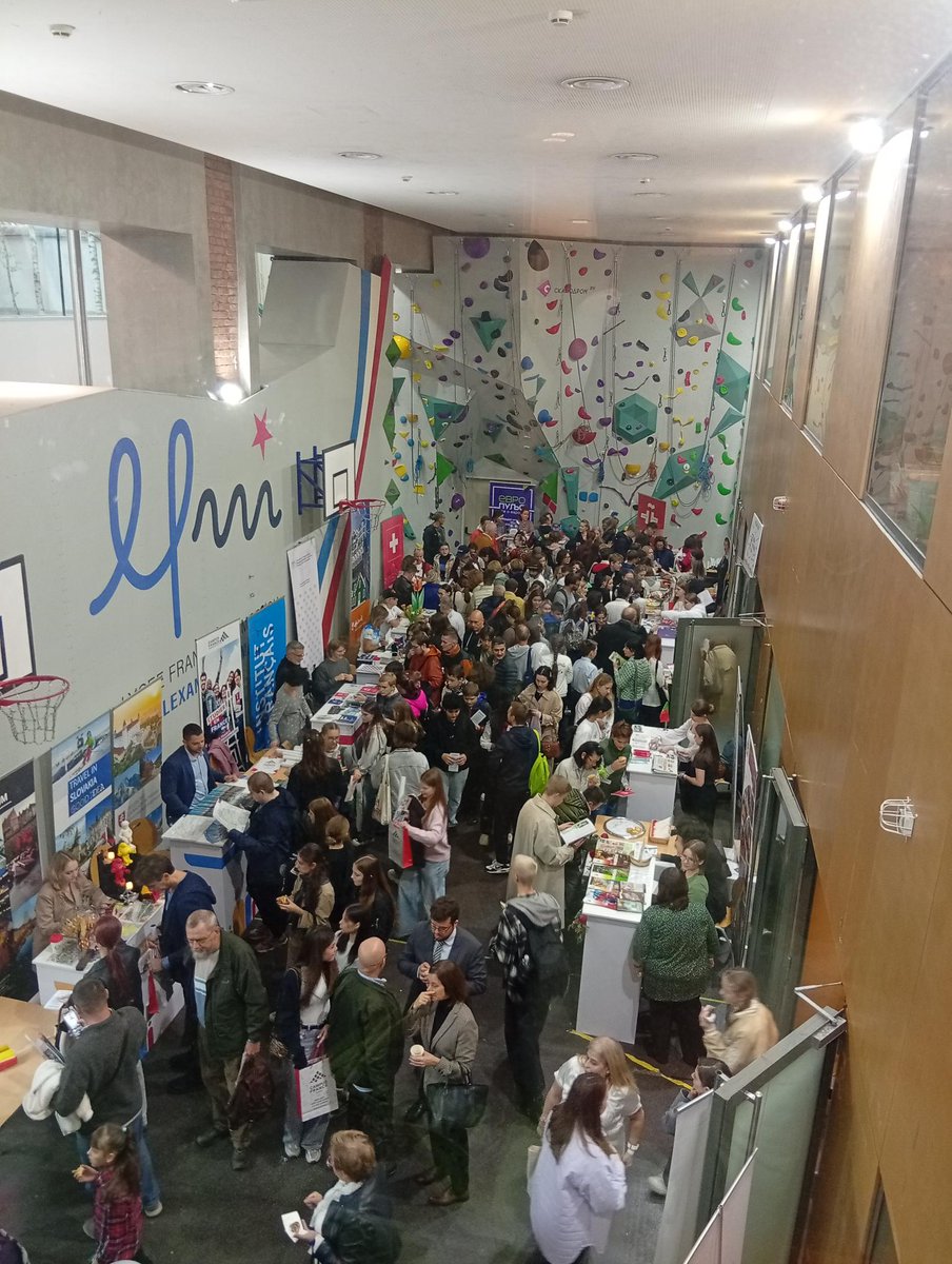 В минувшую субботу в Москве отметили Европейский день языков. Более 3000 российских студентов узнали о возможностях изучения испанского языка в России и Испании. #SomosEspaña #Somoslenguauniversal