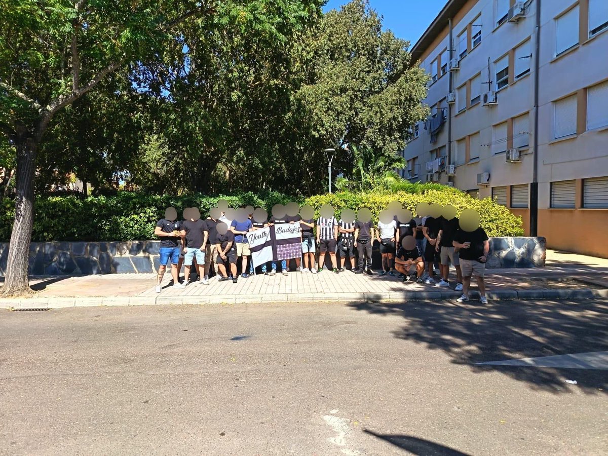 una temporada más seguimos presentes ÚNICAMENTE por el escudo, que es lo que nos representa. 

<a href="/CDBadajoz/">CD Badajoz</a> - Don Benito. 

21/09/25
