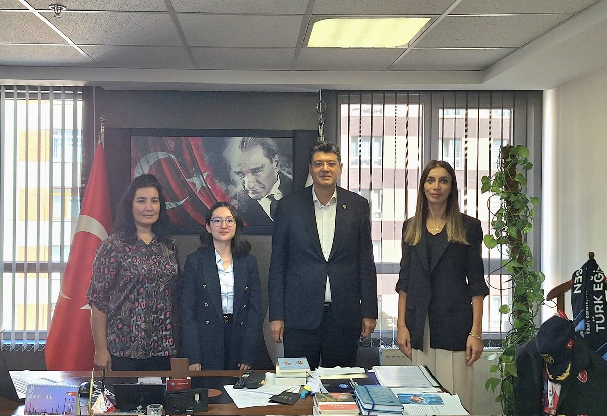 Sendikamızın yeniden teşekkül ettirilen Kadın Komisyonumuzun Başkanı Pınar Gürgenç Irmaklı, Yönetimi Zümrüt Bulut ve Zahide Kırıkçıoğlu Genel Merkezimizi ziyaret ettiler. 

Ziyarette arkadaşlarımızla Komisyonumuzun faaliyetleri ile ilgili istişarede bulunduk.