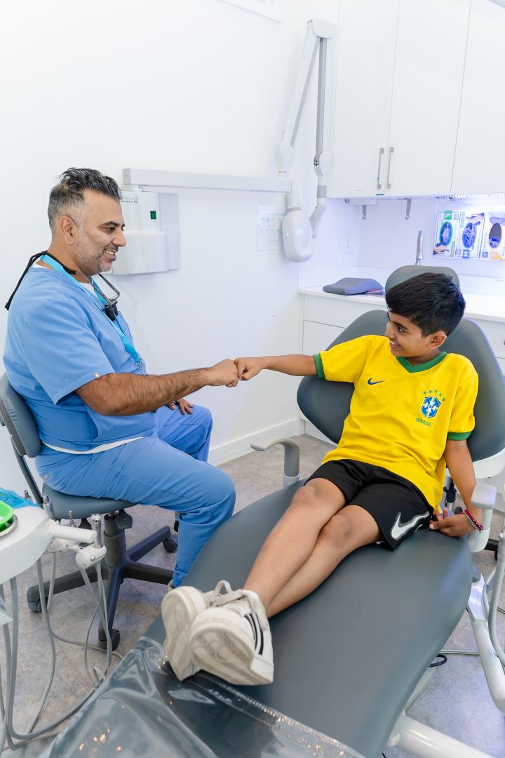 emergdent's tweet image. 🏒 Saturday sports + no mouthguard = Sunday dental ER visits!
Knocked-out teeth? We’re open ‘til 11pm—even weekends.

⏱ Every minute matters after trauma! Call 1-833-336-8911.

#EmergencyDentist #TorontoDentist #KnockedOutTooth #Mouthguard #WeekendDental