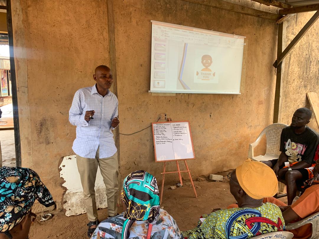 Naijafed's tweet photo. The participatory training on financial literacy and leadership for members of the Okerube women-led water committee of SDI Nigeria in Alimosho LGA was facilitated by finance consultants. The training aimed to equip members with essential financial management and leadership … https://t.co/0663vbU4lr