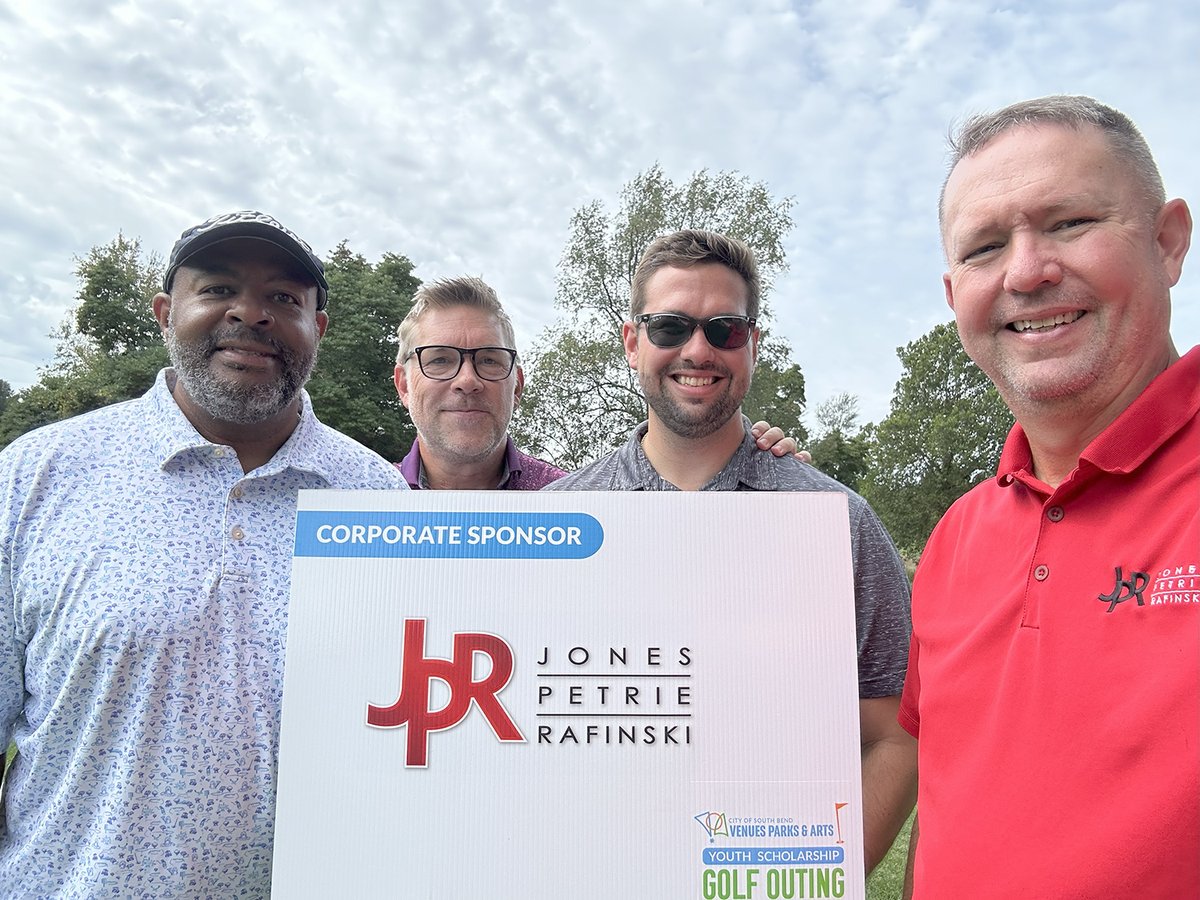 JPR1Source's tweet image. Yesterday was a great day for golf. JPR’s Dave and Cam Rafinski joined Darran Teamor (Chase Bank) and Kevin Ksiezopolski (Boyd) at a golf outing supporting the South Bend Venues Parks &amp;amp; Arts Youth Scholarship fund! #GolfingForACause #Community