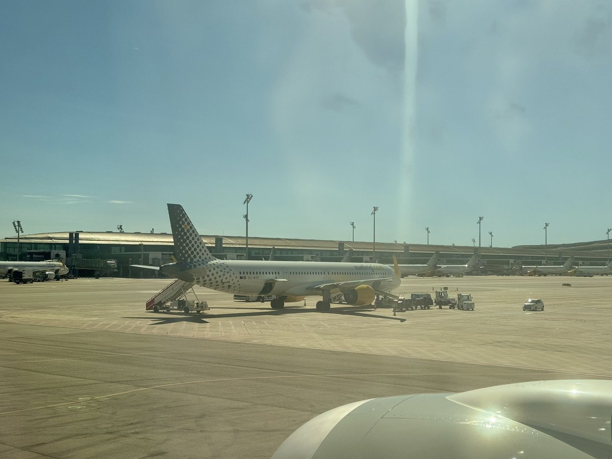 planes of barcelona tweet media