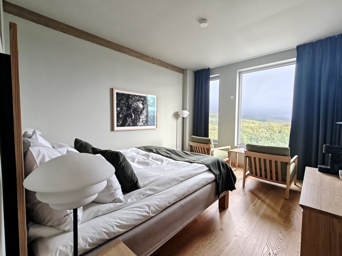 seeingmole's tweet image. Sleeping at this new hotel on top of the mountain with a view overlooking Bodø city.
8 years ago, there was nothing here.