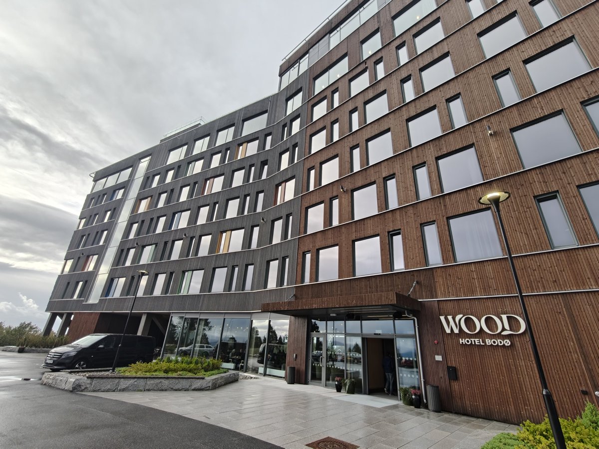 seeingmole's tweet image. Sleeping at this new hotel on top of the mountain with a view overlooking Bodø city.
8 years ago, there was nothing here.