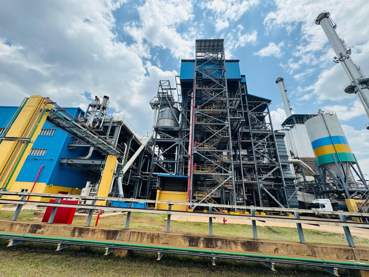 Prime Minister Justin Nsengiyumva has pledged government support to help optimise energy production at the Hakan peat-to-power plant in Gisagara District. 

The facility has a gross generation capacity of 80MW but currently produces only 23MW on average, according to Tonci Tadic,