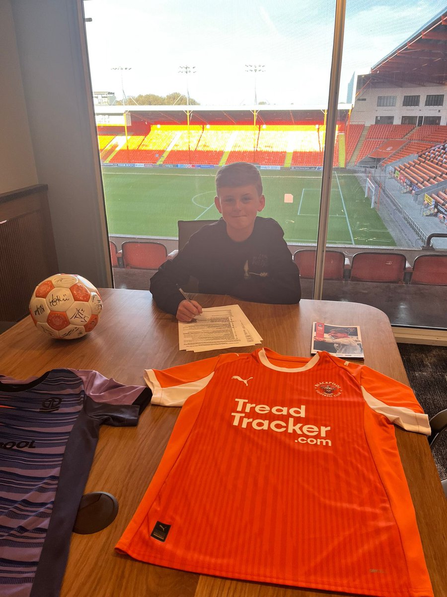 Big congratulations to one of our U13s Harry Riley who has signed a 2 year contract at <a href="/BlackpoolFC/">Blackpool FC</a> finally getting what he deserves, a fantastic footballer with a big future in the game all being well ! Well done mate 👏🏼👏🏼👏🏼