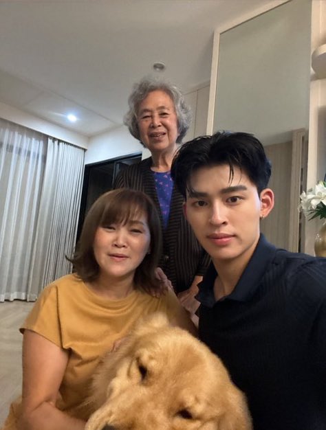 tegang amat nar kayak mau foto ktp 😭