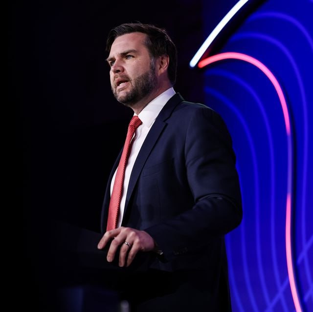 🚨I want to get a sense of what my followers think on 𝕏 !!

Do you think JD Vance is Fit to be the President of this country? 

A. YES 
B. NO