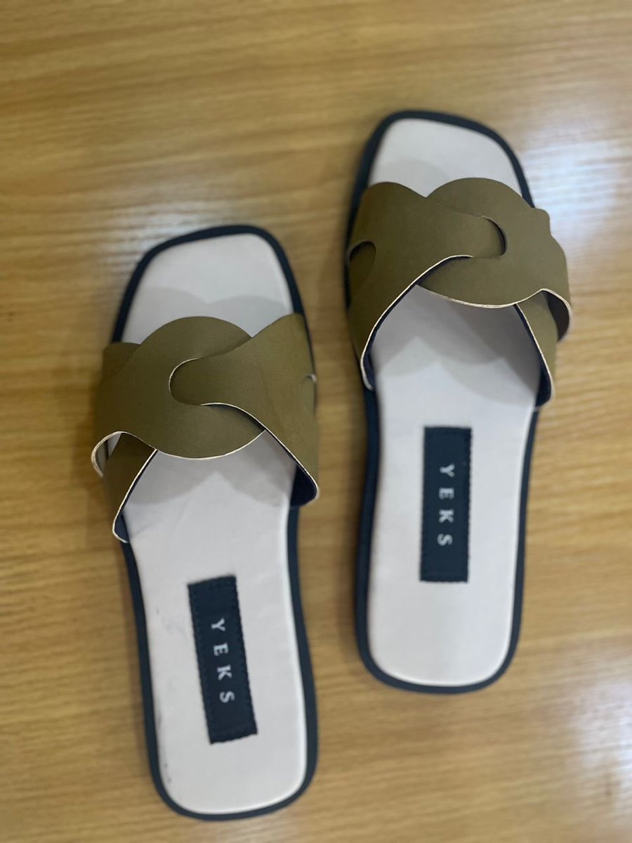 closet_mstyle's tweet image. Rock Our Classy Unisex Leather Slippers 🥿 👞

Perfect for all events &amp;amp; activities🎉

Get Yours: ₦20,000 (Slide 1 &amp;amp; 2)

🛒Shop:maxstylo.com
📞Call:* 0803 885 0067

#MaximumStyle #Shopeasy #FashionDeals #Shoes #nigeria