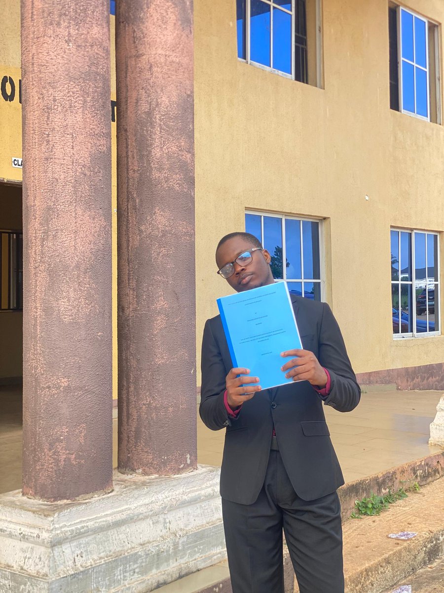 Mar_cus5's tweet image. @Mar_cus5  Dropping this here, cuz it wasn't easy though 🥺.

Degree bagged 🎓🎓