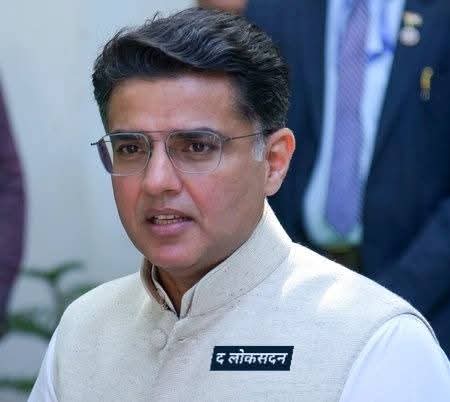 खबर आ रही कि अशोक गहलोत के बाद पसीजा सचिन पायलट का दिल आमरण अनशन कर रहे नेता नरेश मीणा से सचिन पायलट ने की फ़ोन पर बात, 
और कहा कि इस न्याय की लड़ाई में हम सब आपके साथ हैं, सियासी गलियारों में पायलट के फोन कॉल को लेकर काफी चर्चा।

#SachinPilot #NareshMeena