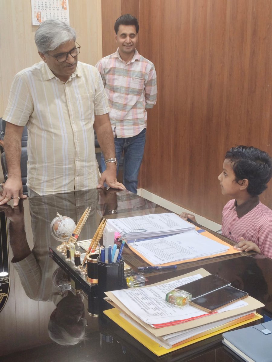 कस्तुरबा गांधी विद्यालय की यह बच्ची एक दिन के लिए मुख्य विकास अधिकारी बनी 
<a href="/UPGovt/">Government of UP</a> 
<a href="/UpRuralDev/">U.P. Rural Development Dep</a>