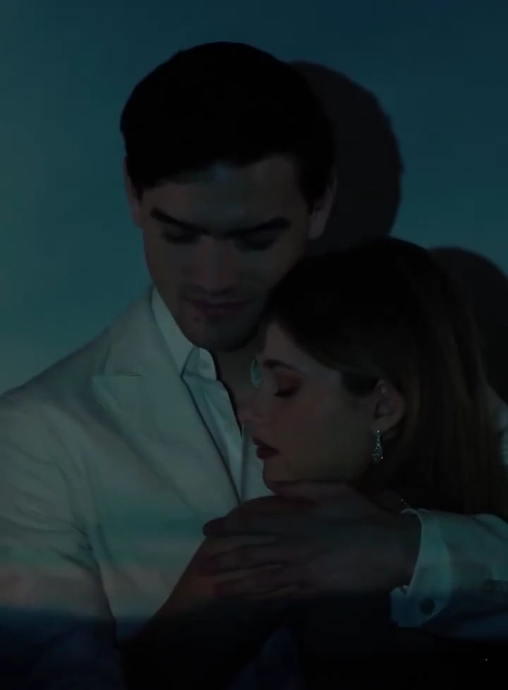 You r the light in my darkness 
#CulpaNuestra #NickandNoah